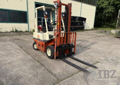 Nissan H01 A 15 U Gabelstapler