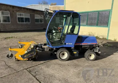 Iseki SF 310 Geräteträger mit Müthing Schlegelmulcher