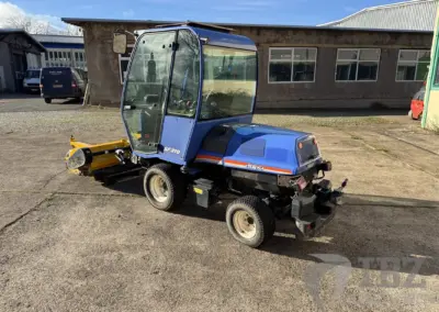 Iseki SF 310 Geräteträger mit Müthing Schlegelmulcher