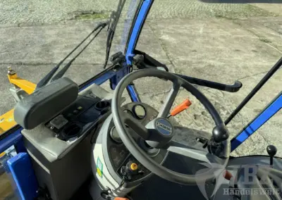 Iseki SF 310 Geräteträger mit Müthing Schlegelmulcher