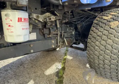 Iseki SF 310 Geräteträger mit Müthing Schlegelmulcher