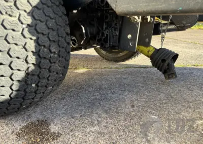 Iseki SF 310 Geräteträger mit Müthing Schlegelmulcher