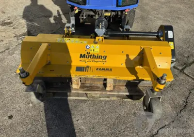 Iseki SF 310 Geräteträger mit Müthing Schlegelmulcher